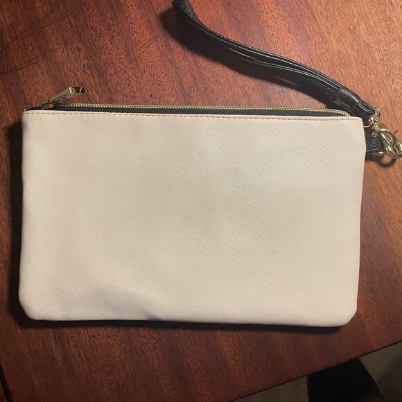 Pistachio Green and White Wrislet Clutch || Betsey Johnson || Good Condition - Picture 5 of 8